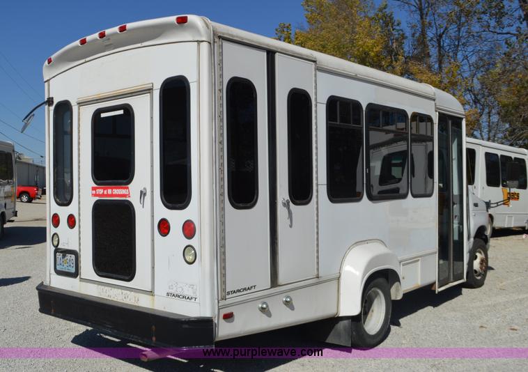 image for item I6367 2005 Ford E350 Super Duty bus