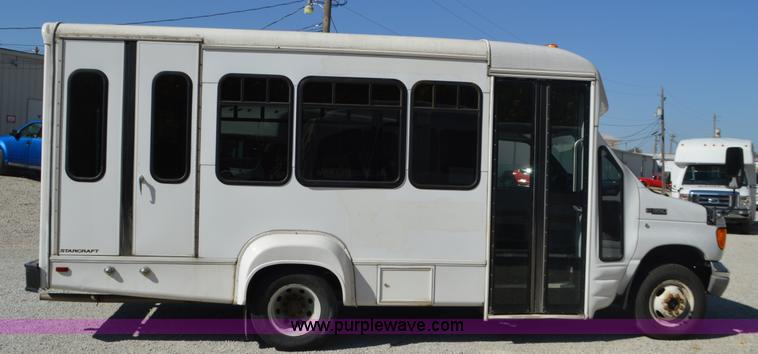 image for item I6367 2005 Ford E350 Super Duty bus