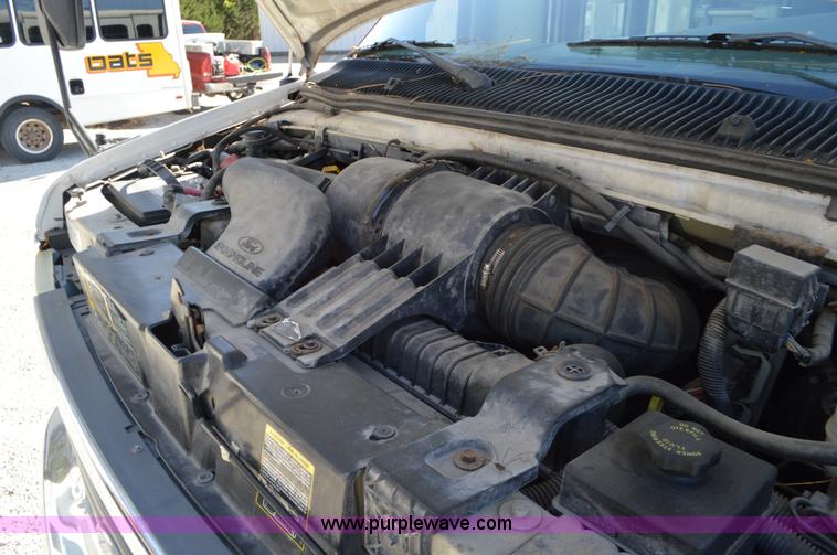 image for item I6367 2005 Ford E350 Super Duty bus
