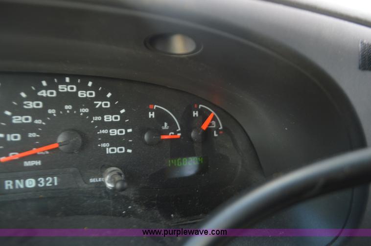 image for item I6367 2005 Ford E350 Super Duty bus