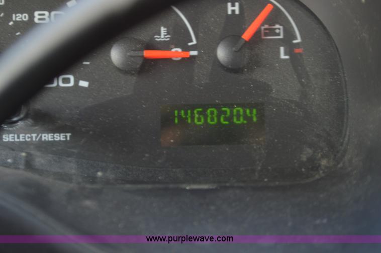 image for item I6367 2005 Ford E350 Super Duty bus