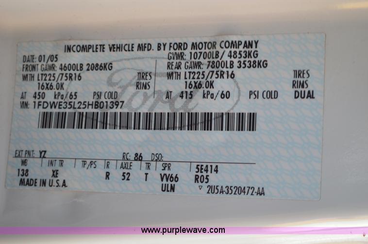 image for item I6367 2005 Ford E350 Super Duty bus