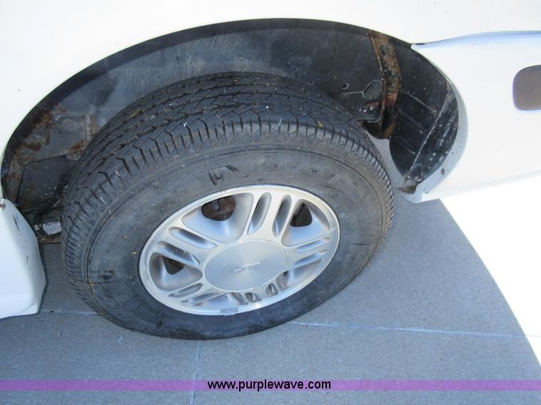 image for item I6386 2005 Chevrolet Venture Cargo van