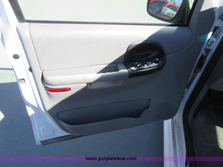 image for item I6386 2005 Chevrolet Venture Cargo van