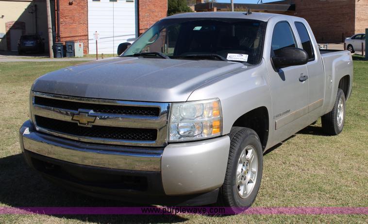 image for item J4306 2008 Chevrolet Silverado 1500 Ext. Cab pickup truck