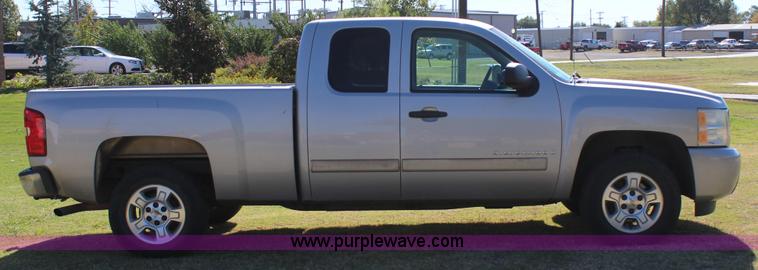 image for item J4306 2008 Chevrolet Silverado 1500 Ext. Cab pickup truck