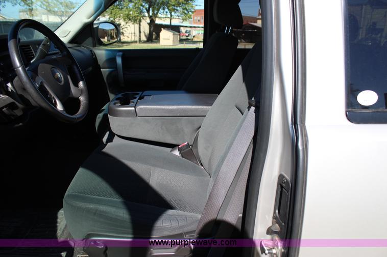 image for item J4306 2008 Chevrolet Silverado 1500 Ext. Cab pickup truck