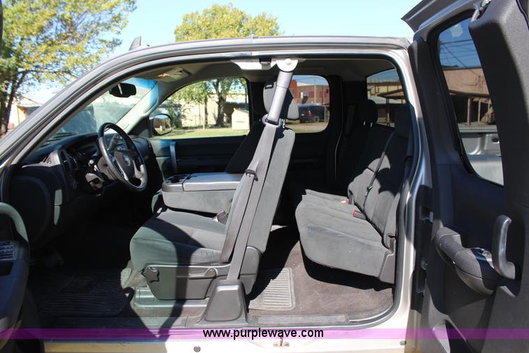 image for item J4306 2008 Chevrolet Silverado 1500 Ext. Cab pickup truck
