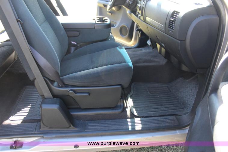 image for item J4306 2008 Chevrolet Silverado 1500 Ext. Cab pickup truck