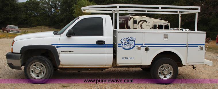 image for item J4340 2006 Chevrolet Silverado 2500HD utility truck