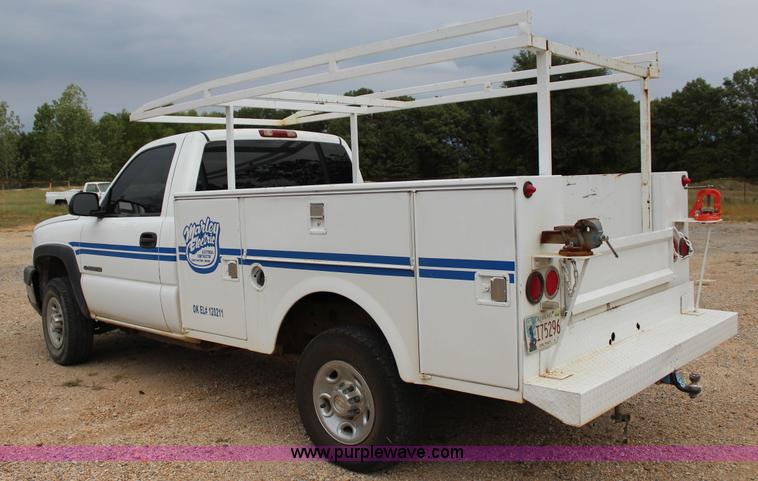 image for item J4340 2006 Chevrolet Silverado 2500HD utility truck