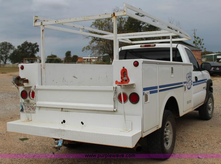 image for item J4340 2006 Chevrolet Silverado 2500HD utility truck