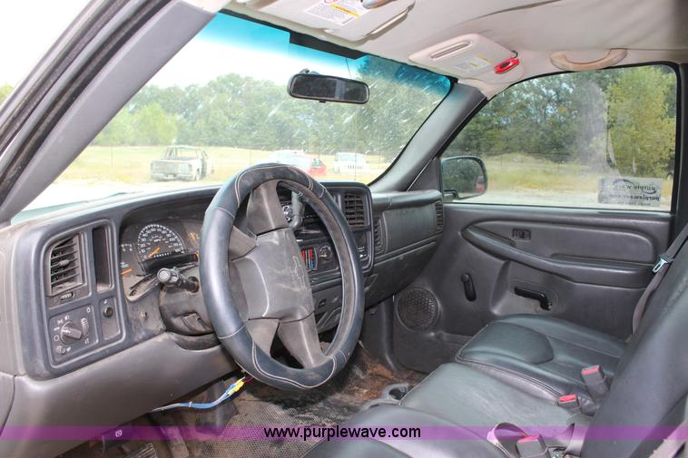 image for item J4340 2006 Chevrolet Silverado 2500HD utility truck