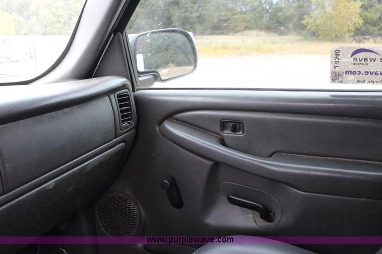 image for item J4340 2006 Chevrolet Silverado 2500HD utility truck