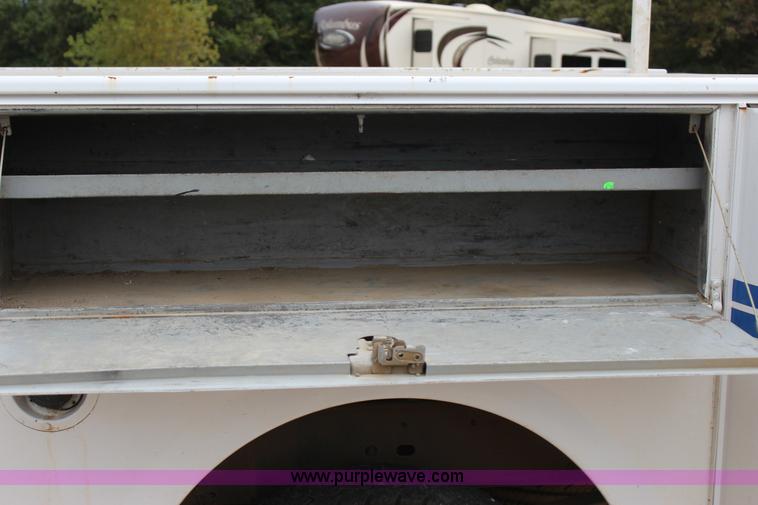 image for item J4340 2006 Chevrolet Silverado 2500HD utility truck