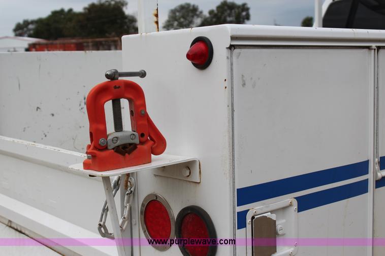 image for item J4340 2006 Chevrolet Silverado 2500HD utility truck