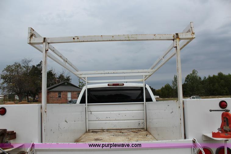 image for item J4340 2006 Chevrolet Silverado 2500HD utility truck