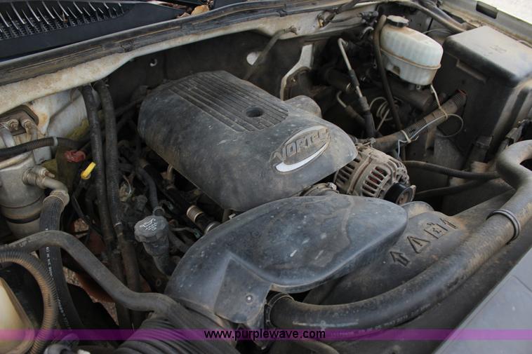 image for item J4340 2006 Chevrolet Silverado 2500HD utility truck