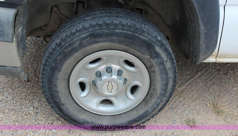 image for item J4340 2006 Chevrolet Silverado 2500HD utility truck