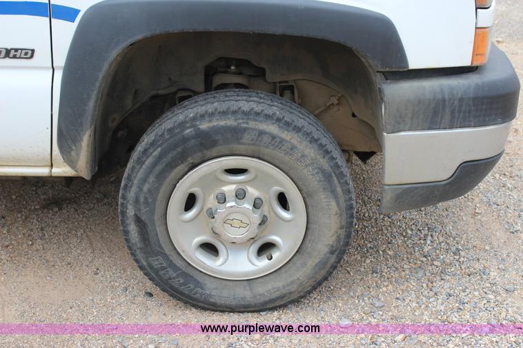 image for item J4340 2006 Chevrolet Silverado 2500HD utility truck