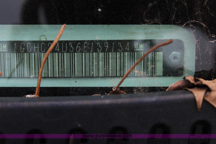 image for item J4340 2006 Chevrolet Silverado 2500HD utility truck