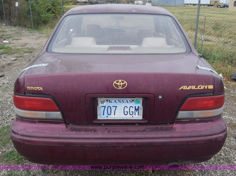 image for item J7016 1995 Toyota Avalon XL