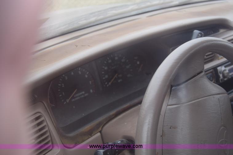 image for item J7016 1995 Toyota Avalon XL