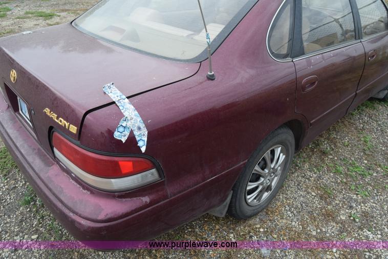 image for item J7016 1995 Toyota Avalon XL