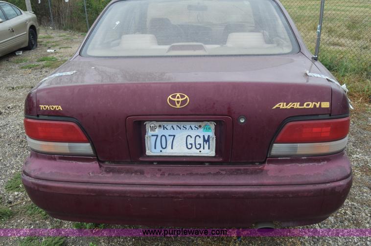 image for item J7016 1995 Toyota Avalon XL