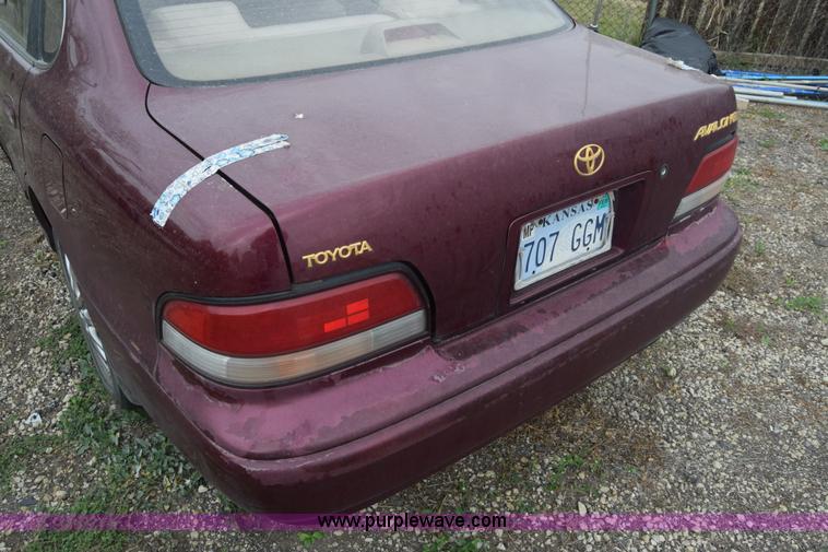image for item J7016 1995 Toyota Avalon XL