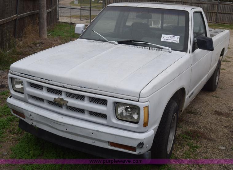 image for item J7020 1991 Chevrolet S10 pickup truck