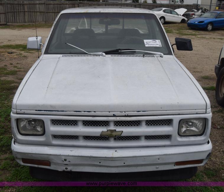 image for item J7020 1991 Chevrolet S10 pickup truck
