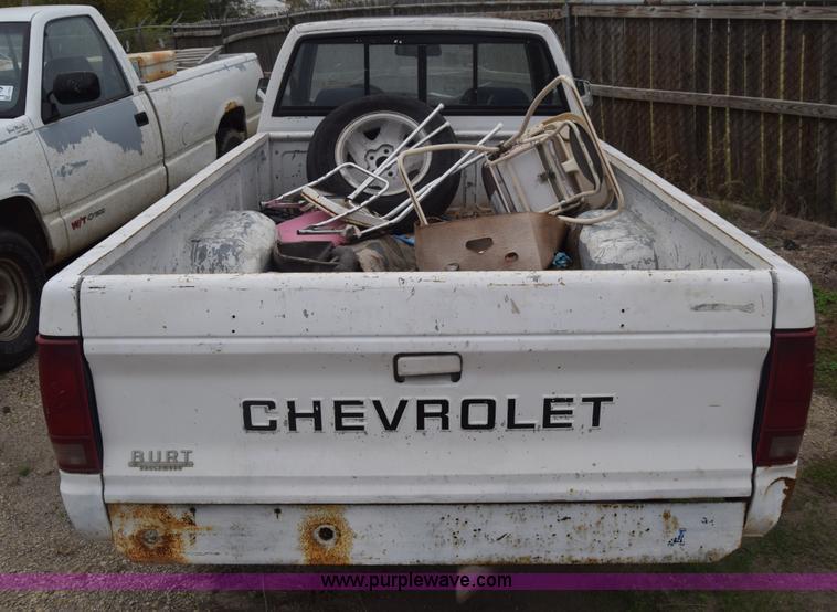 image for item J7020 1991 Chevrolet S10 pickup truck