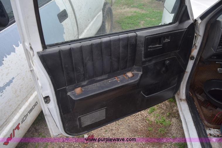 image for item J7020 1991 Chevrolet S10 pickup truck