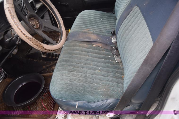 image for item J7020 1991 Chevrolet S10 pickup truck