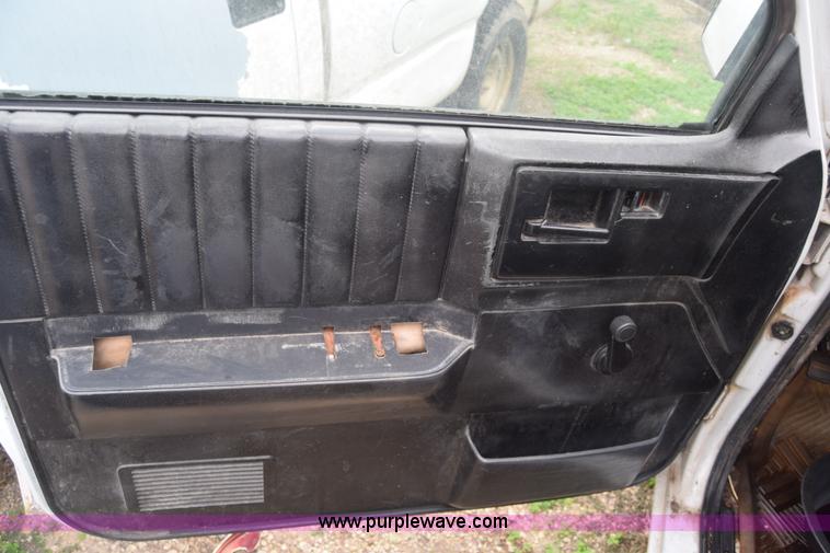 image for item J7020 1991 Chevrolet S10 pickup truck