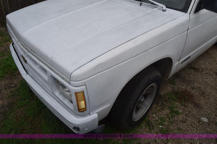 image for item J7020 1991 Chevrolet S10 pickup truck