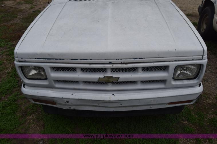 image for item J7020 1991 Chevrolet S10 pickup truck