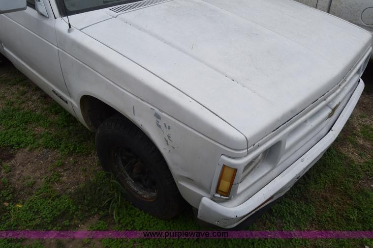 image for item J7020 1991 Chevrolet S10 pickup truck