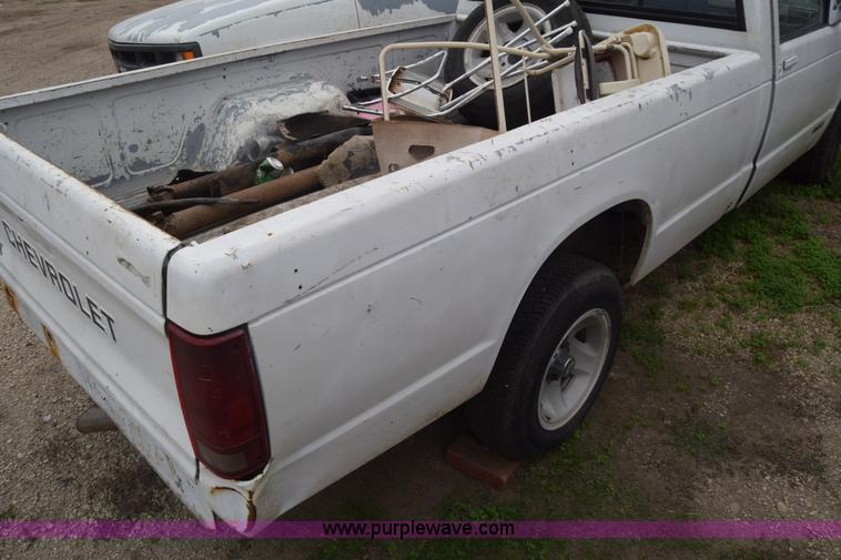 image for item J7020 1991 Chevrolet S10 pickup truck