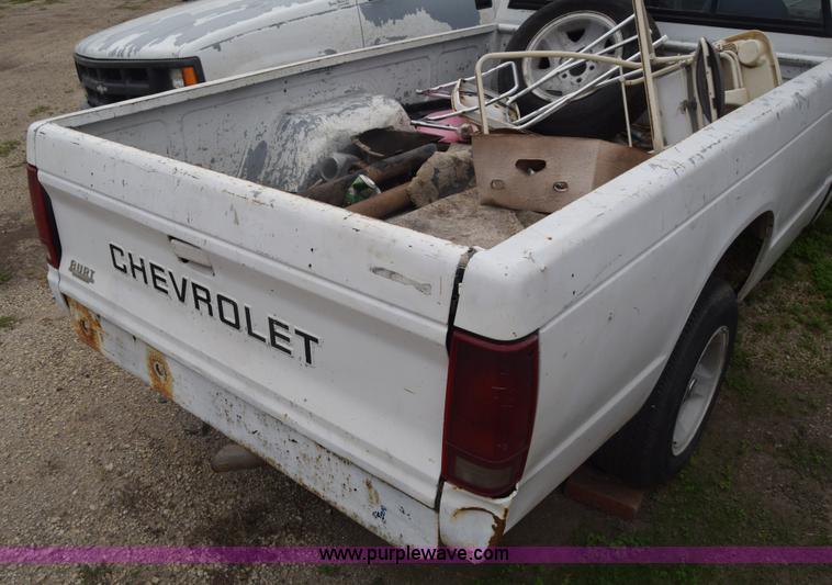 image for item J7020 1991 Chevrolet S10 pickup truck