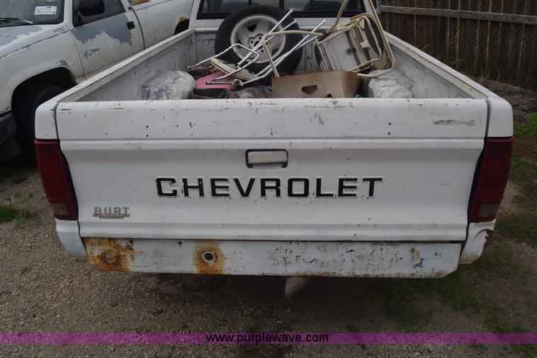 image for item J7020 1991 Chevrolet S10 pickup truck