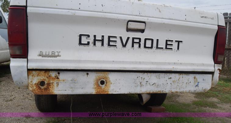 image for item J7020 1991 Chevrolet S10 pickup truck