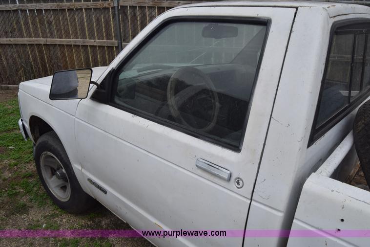 image for item J7020 1991 Chevrolet S10 pickup truck