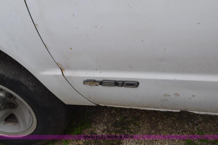 image for item J7020 1991 Chevrolet S10 pickup truck