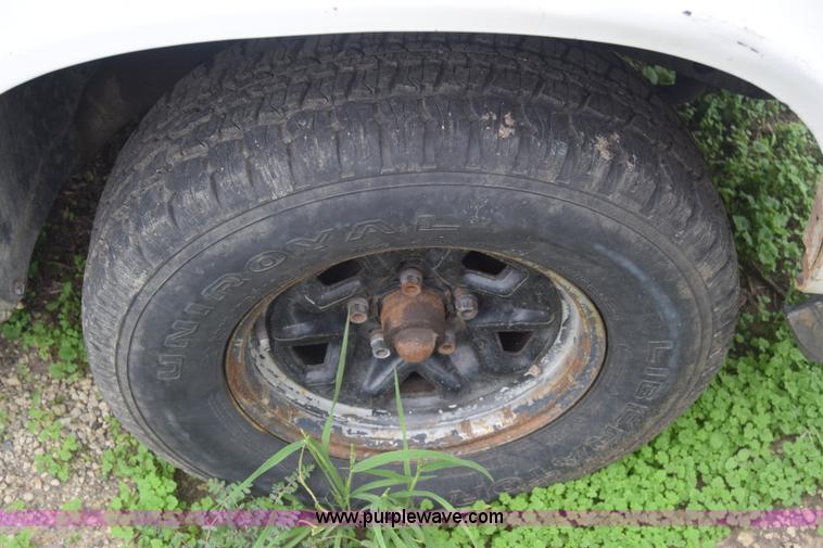 image for item J7020 1991 Chevrolet S10 pickup truck