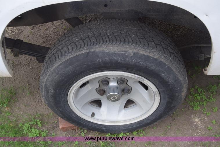 image for item J7020 1991 Chevrolet S10 pickup truck