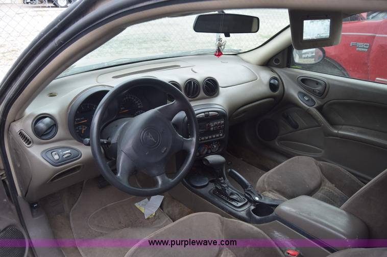 image for item J7021 2002 Pontiac Grand AM SE