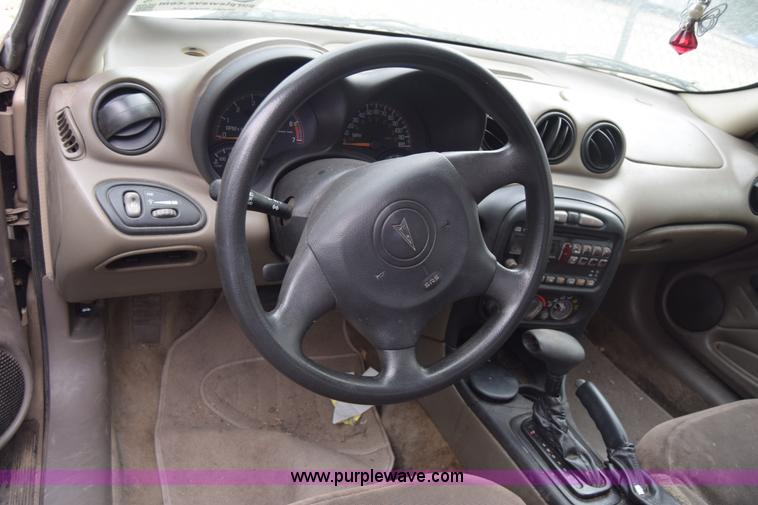 image for item J7021 2002 Pontiac Grand AM SE