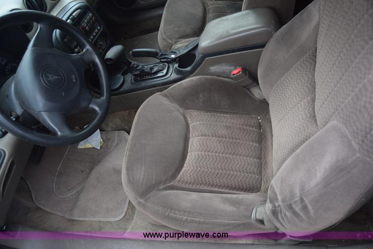 image for item J7021 2002 Pontiac Grand AM SE